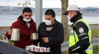 Özel Halk Otobüsü şoföründen polislere çay ve kek ikramı