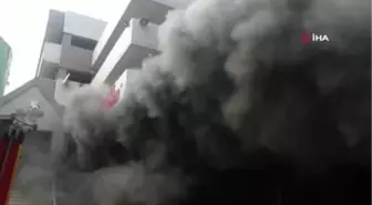Şehrin göbeğindeki alışveriş merkezinde yangın çıktı