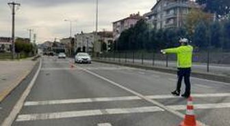 Gölcük'te hız limitine uymayan araç sürücülerine ceza yağdı