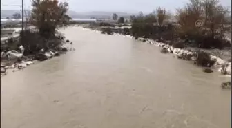 Kaş Belediye Başkanı, zarar gören seralarda inceleme yaptı (1)