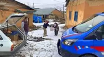 Son dakika: Köylerdeki vatandaşlara ekmeği jandarma ulaştırdı