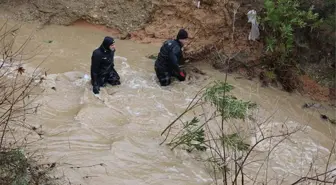 Son Dakika! İzmir'in Menderes ilçesinde sele kapılan iki kişinin cansız bedenine ulaşıldı