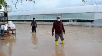 'Turuncu' alarmın verildiği Antalya'da, Acısu Deresi'nin taşma riski var (3)