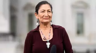 Deb Haaland: Biden, ABD'nin ilk Amerikan yerlisi bakanını atamayı planlıyor