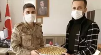 Salgın sürecinde kesintisiz görev yapan kurumlara baklava ikramı