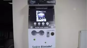 Atık karşılığı maske veren otomatlar salgınla mücadeleye destek veriyor