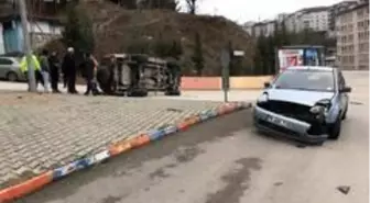 Otomobilin çarptığı cip devrildi