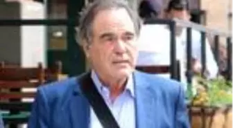 Ünlü yönetmen Oliver Stone: Covid 19'a karşı Rus aşısı oldum