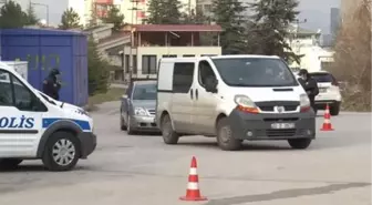 Polis ekiplerinin Çiğdem Mahallesi'ndeki denetimleri devam ediyor