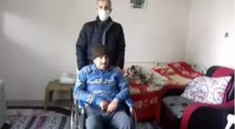 Engellilere tekerlekli sandalye desteği