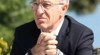 Ahmet Ağaoğlu: Ömrünü futbola adamış efsanemizi kaybettiğimiz için üzüntülüyüz