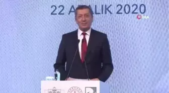 Bakan Selçuk: 'Atölyelerle, spor salonlarıyla donatılı okullar inşa etmeye çalışıyoruz'