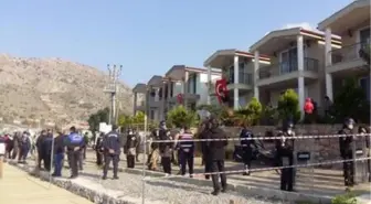 Marmaris'te 11 kaçak yapı yıkıldı