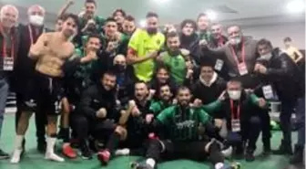 Kocaelispor'da galibiyet Hüseyin Üzülmez'e hediye edildi