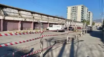 'Tapulu arazim' dediği yolu, beton çit direkleri ile böldü