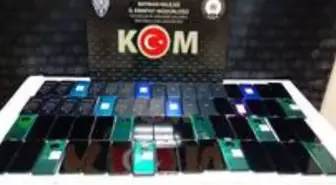 Batman'da 62 adet gümrük kaçağı cep telefonu ele geçirildi