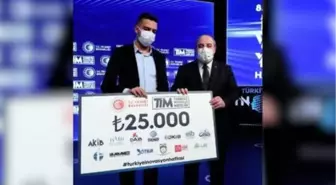 Sağlıkçılar için ekstra koruyucu maske geliştirdi, birinci oldu