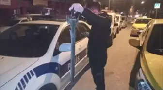 ATAŞEHİR'DE ALKOLLÜ MÜŞTERİ TAKSİ DURAĞINA KILIÇLA SALDIRDI