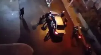 Kısıtlamada 2 sürücü, polisin üzerine araçlarını sürdü