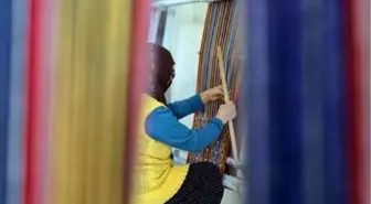 Ninelerinden öğrendiği 'cicim'i gençlere aktarıyor