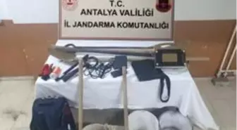 Antalya'da kaçak kazıya suçüstü