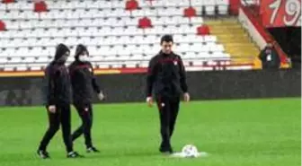 Antalyaspor - Hatayspor maçı yağmur sebebiyle ertelendi