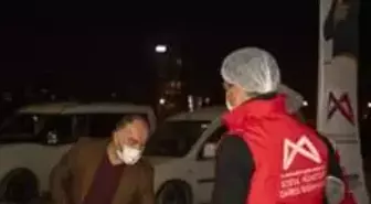 Büyükşehir Belediyesi, hastane önlerinde çorba dağıtımına başladı