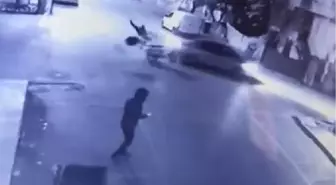 Son dakika haberleri | Motosikletle otomobilin çarpıştığı kaza kamerada