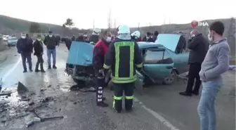 Araçlar kafa kafaya çarpıştı, yol savaş alanına döndü: 1 ölü, 4 yaralı