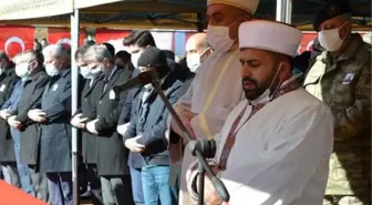 Çığ şehidinin cenaze namazını imam ağabeyi kıldırdı