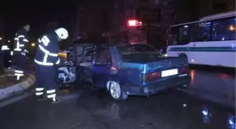 Seyir halindeki otomobil yandı