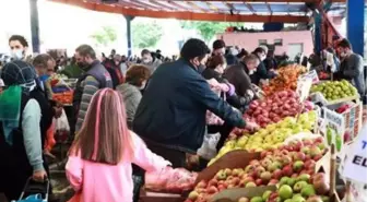 Adana'da, yılbaşı kısıtlaması öncesi semt pazarlarında yoğunluk