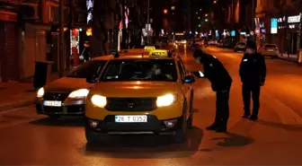 Sokağa çıkma kısıtlaması döneminde sıkı trafik denetimleri