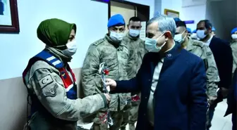 Başkan Çınar, görevlileri yeni yılda yalnız bırakmadı