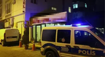 Kaldığı otel odasında asılı halde ölü bulundu