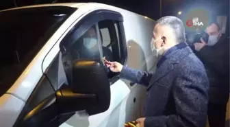Son dakika haberleri: Kırklareli valisi Bilgin, uygulama yapan polis ve sürücülere gofret dağıttı