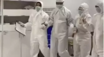 Korona savaşçıları, kendi şarkıları ile halay çekerek yeni yıla girdi