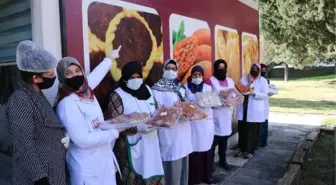 Son dakika haberleri... Şanlıurfalı kadınlar yaptıkları yöresel yemekleri 81 ile gönderiyor