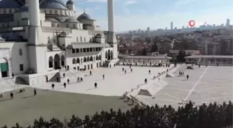 Yılın ilk Cuma namazı kısıtlama şartları altında kılındı