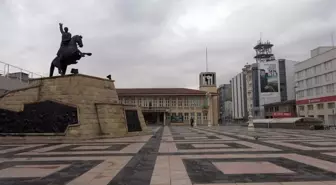 Binlerce insanın adım attığı sokaklarda kısıtlama sessizliği