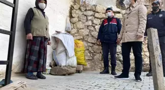 Kaymakam Çelik, kısıtlama günlerinde yaşlıları ve engelli vatandaşları unutmadı