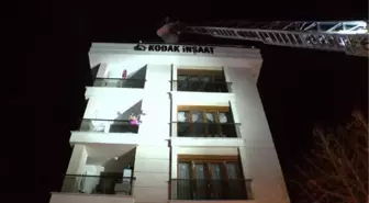 TUZLA'DA APARTMANDA YANGIN: BİRİ İTFAİYE ERİ, 3 YARALI(EK BİLGİYLE YENİDEN)