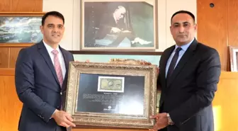 Başkan Yılmaz, 'Bozkurtlu paranın' orijinalini Altınok'a taktim etti