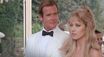 Bond kızı rolüyle ünlenen oyuncu Tanya Roberts hayata veda etti