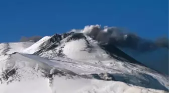 Etna Yanardağı yeniden harekete geçti