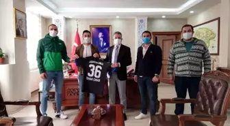 Son dakika haberleri | Çınar ve Yıldız'a Kağızman Gençlerbirliği forması hediye edildi