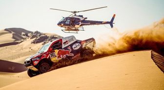 Dakar Rallisi'nde Stephane Peterhansel liderliği ele geçirdi