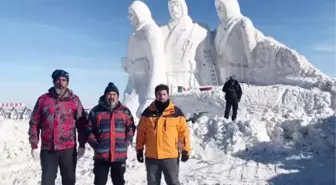 Hayata geçirilecek kardan şehit heykellerinin yapımına başlandı