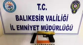 Balıkesir'de polis 12 aranan şahsı yakaladı