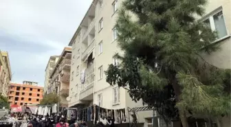 Avcılar'da balkonları çöken binanın önüne yeniden pazar yeri izni